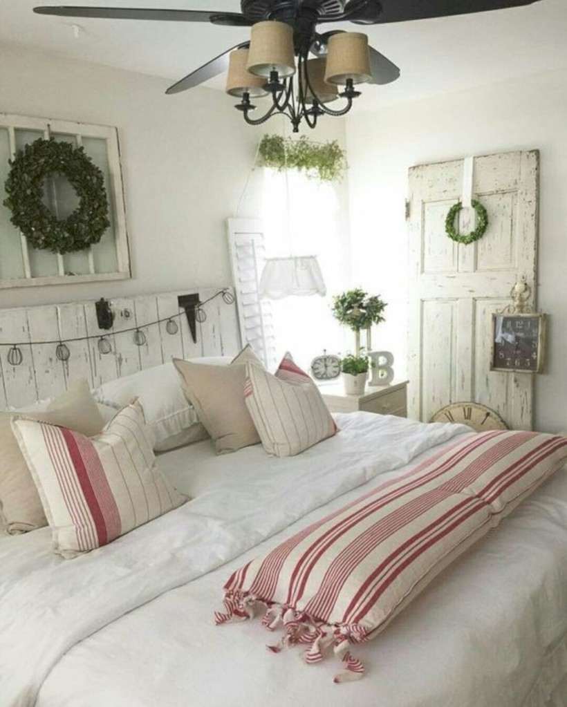 Bedroom with red and white christmas theme