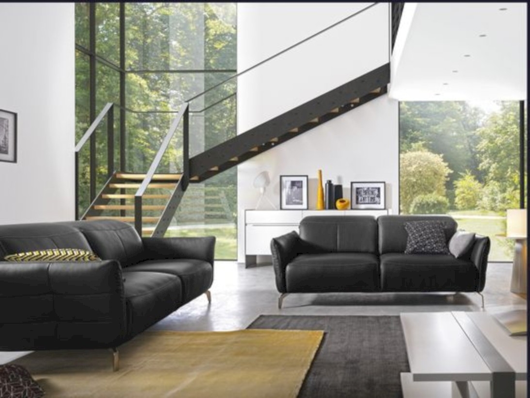 Livea sofa in black leather in living room