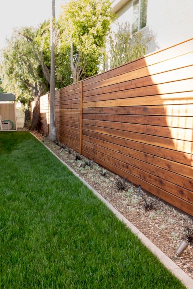Wood fence horizontal