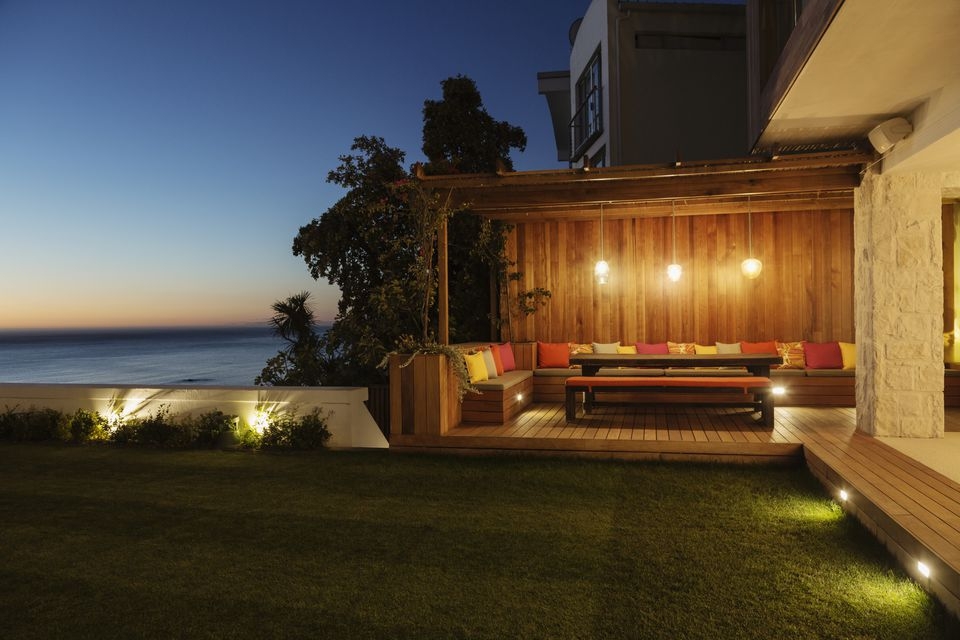 3. living room with courtyard