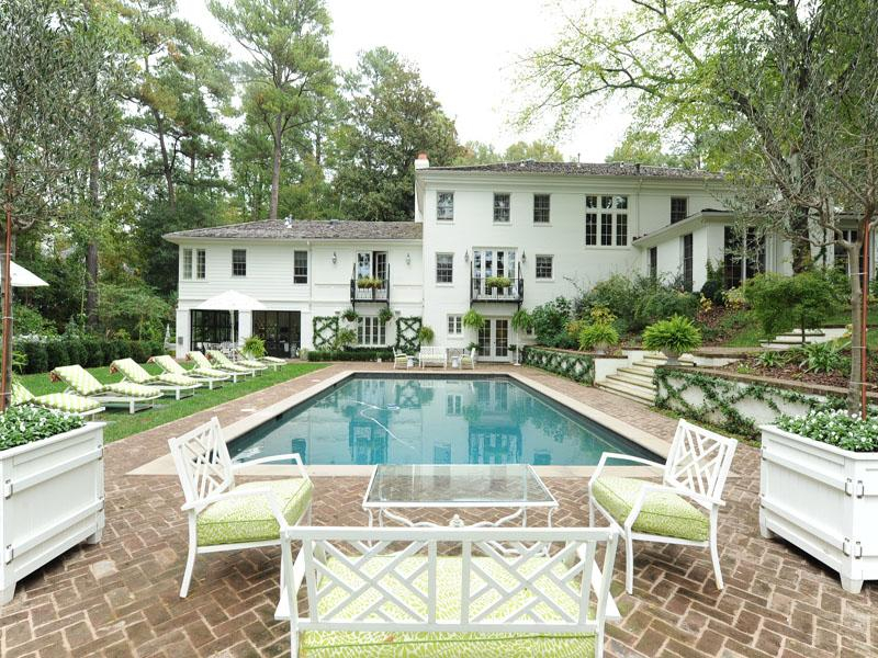10. classic style swimming pool