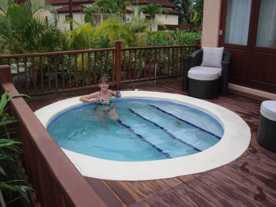 7. cute rounded pool