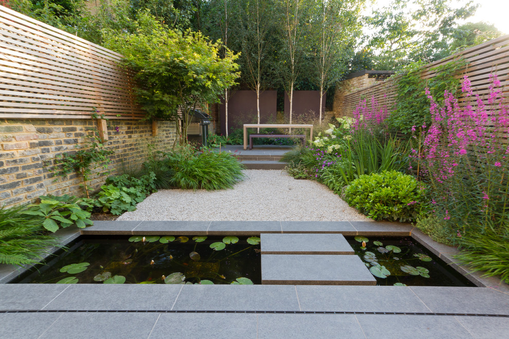 Minimalist pond for your small urban garden