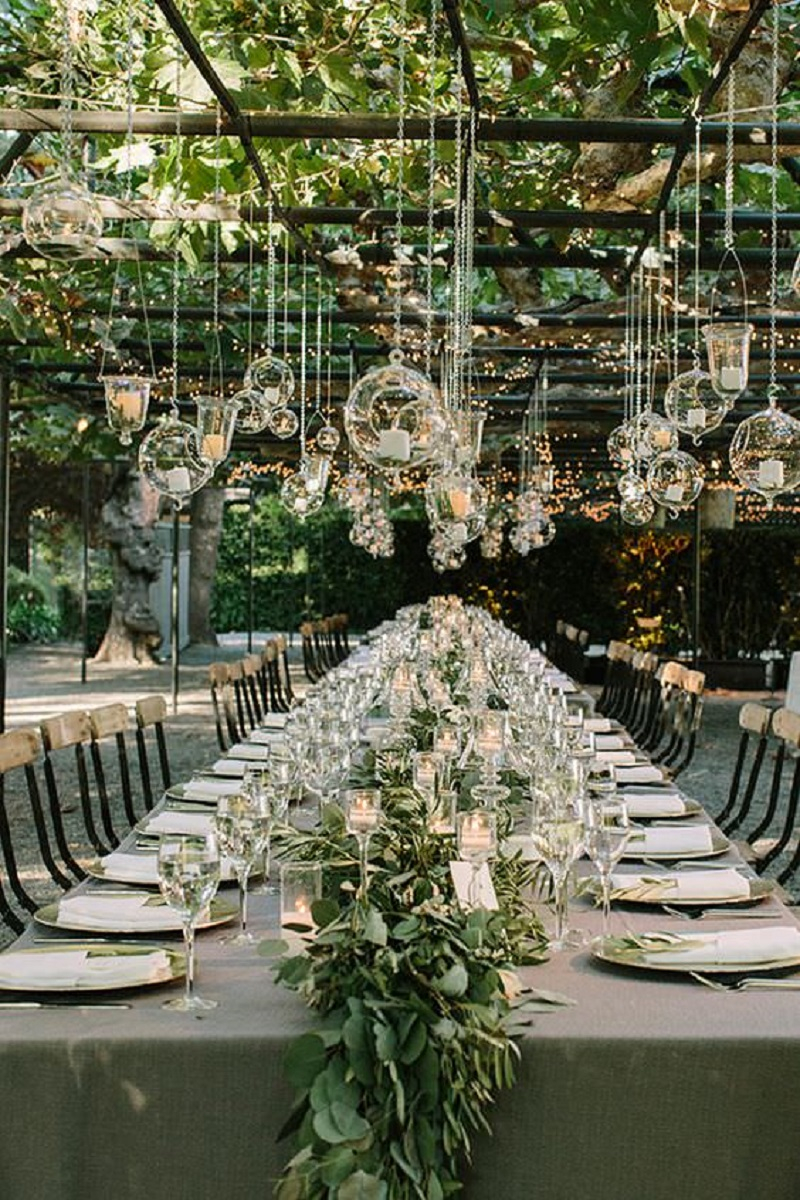 Hanging bubble candle holders