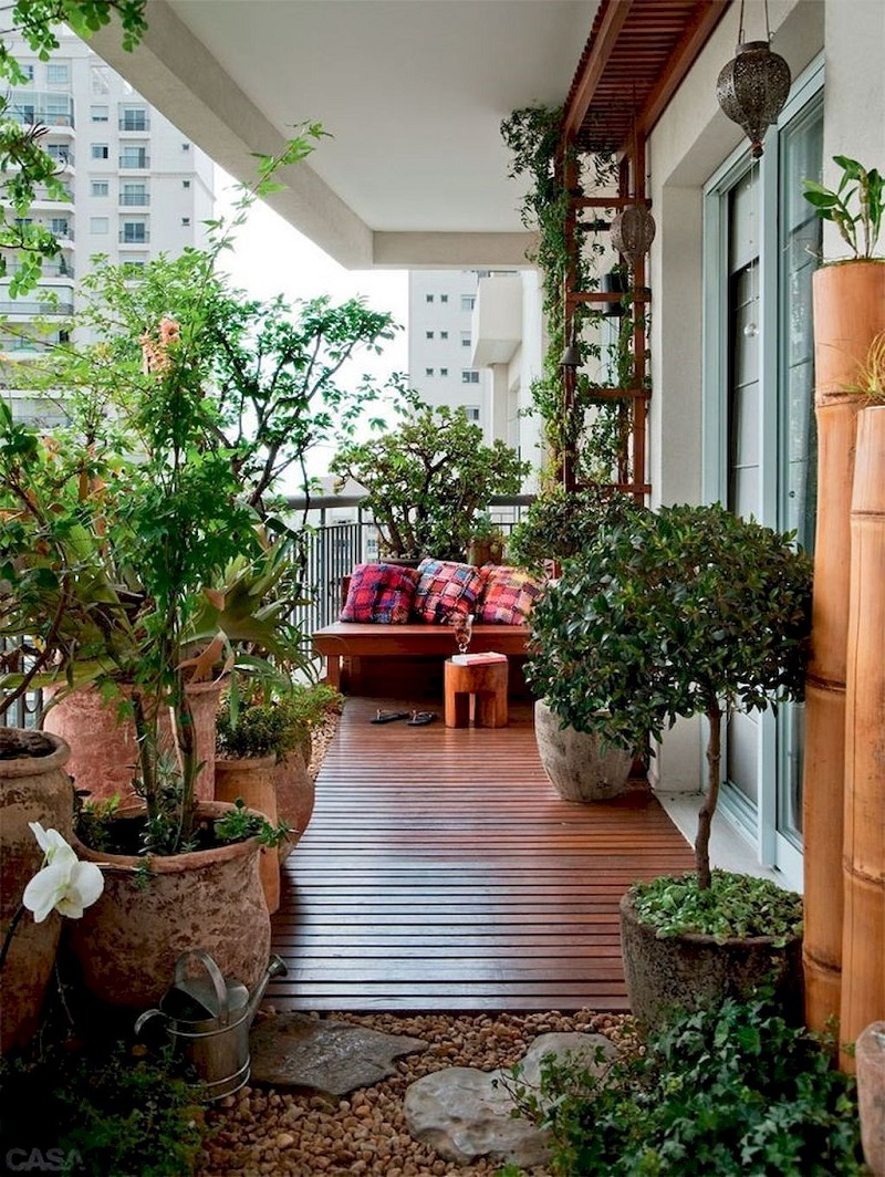 Potting station side yard