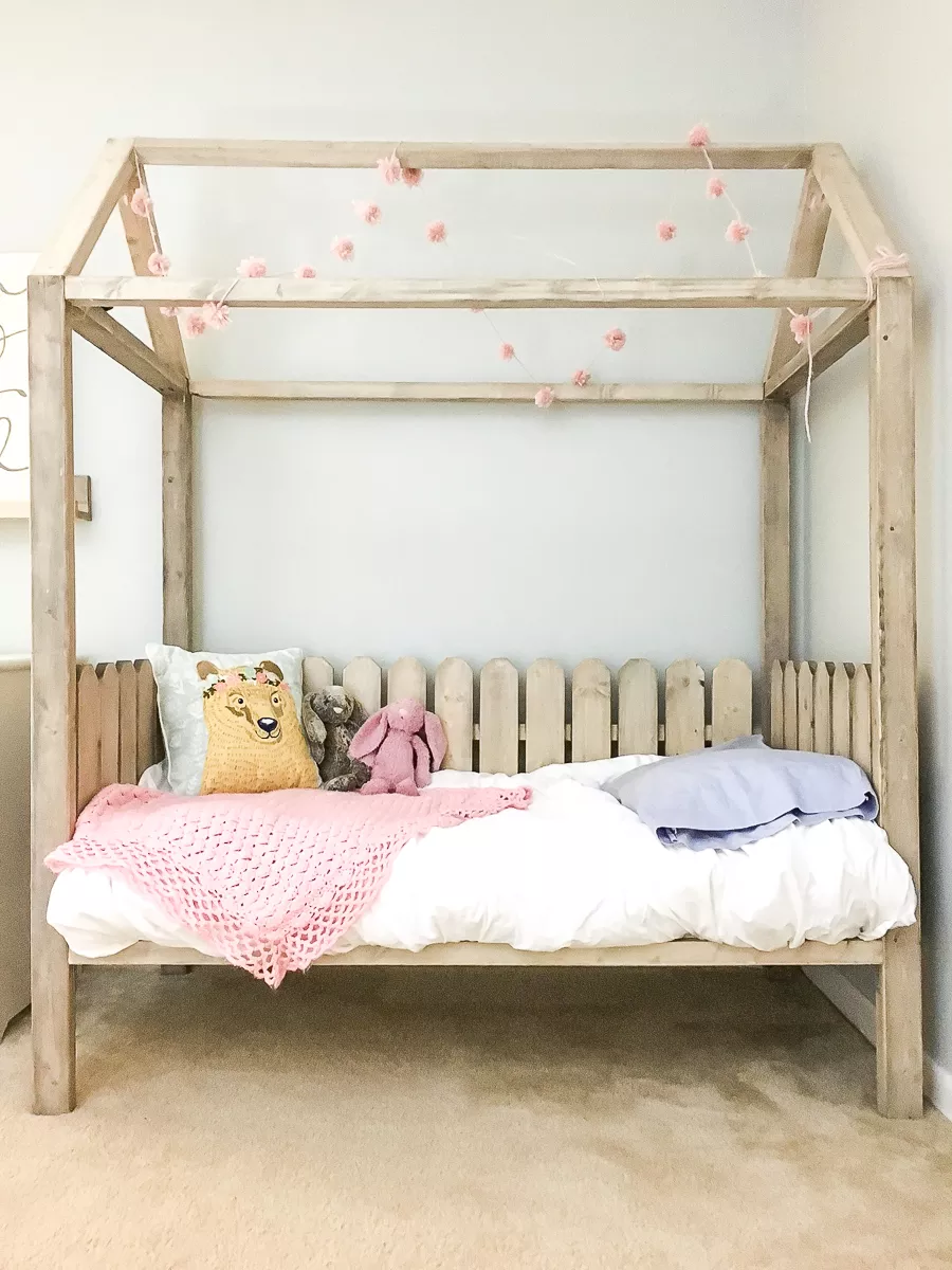 Diy house bed