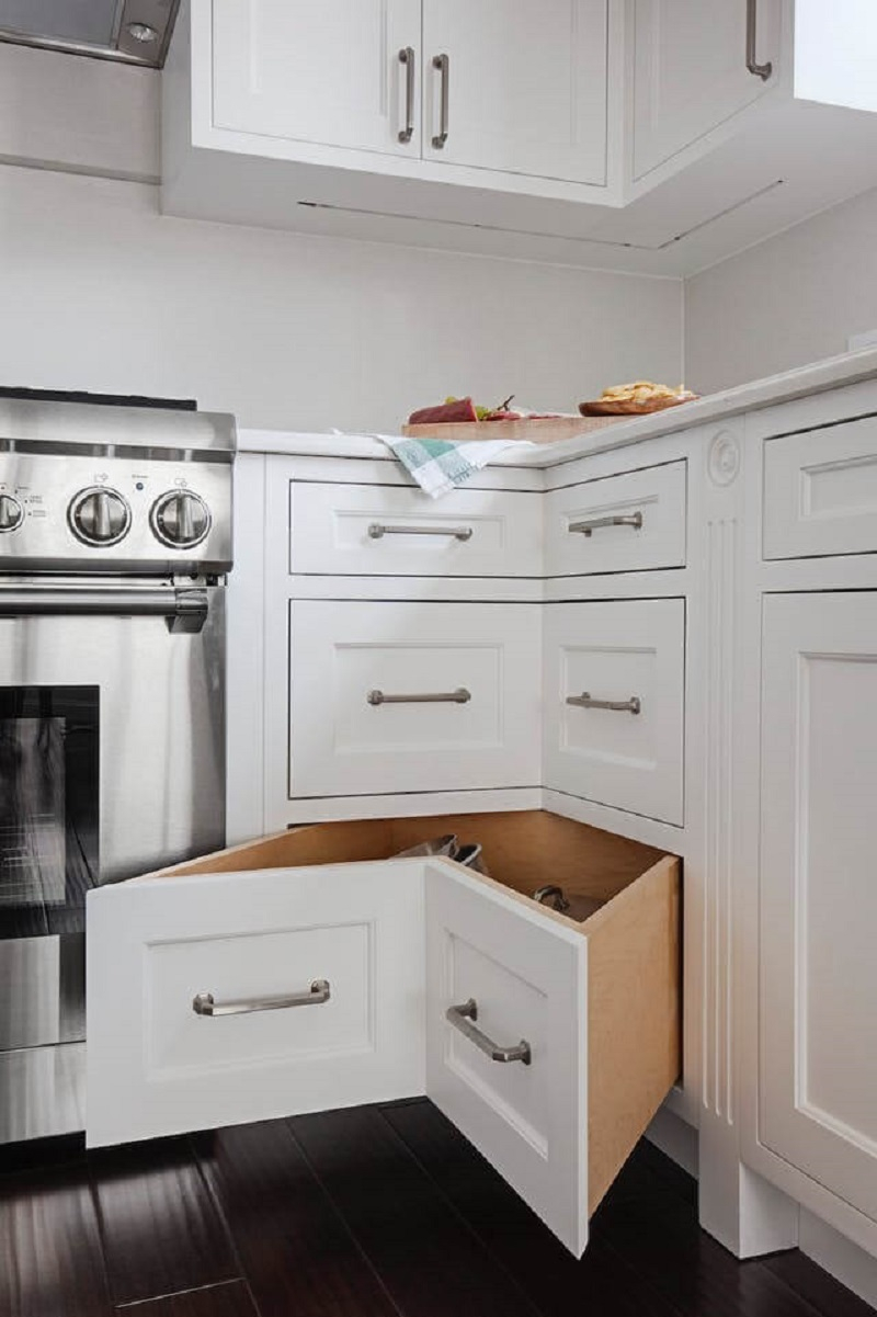 Drawers specially built for the corners