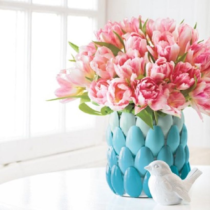 Beautiful diy plastic vase ideas with a tube shape, blue spoon motif to adds comfort room