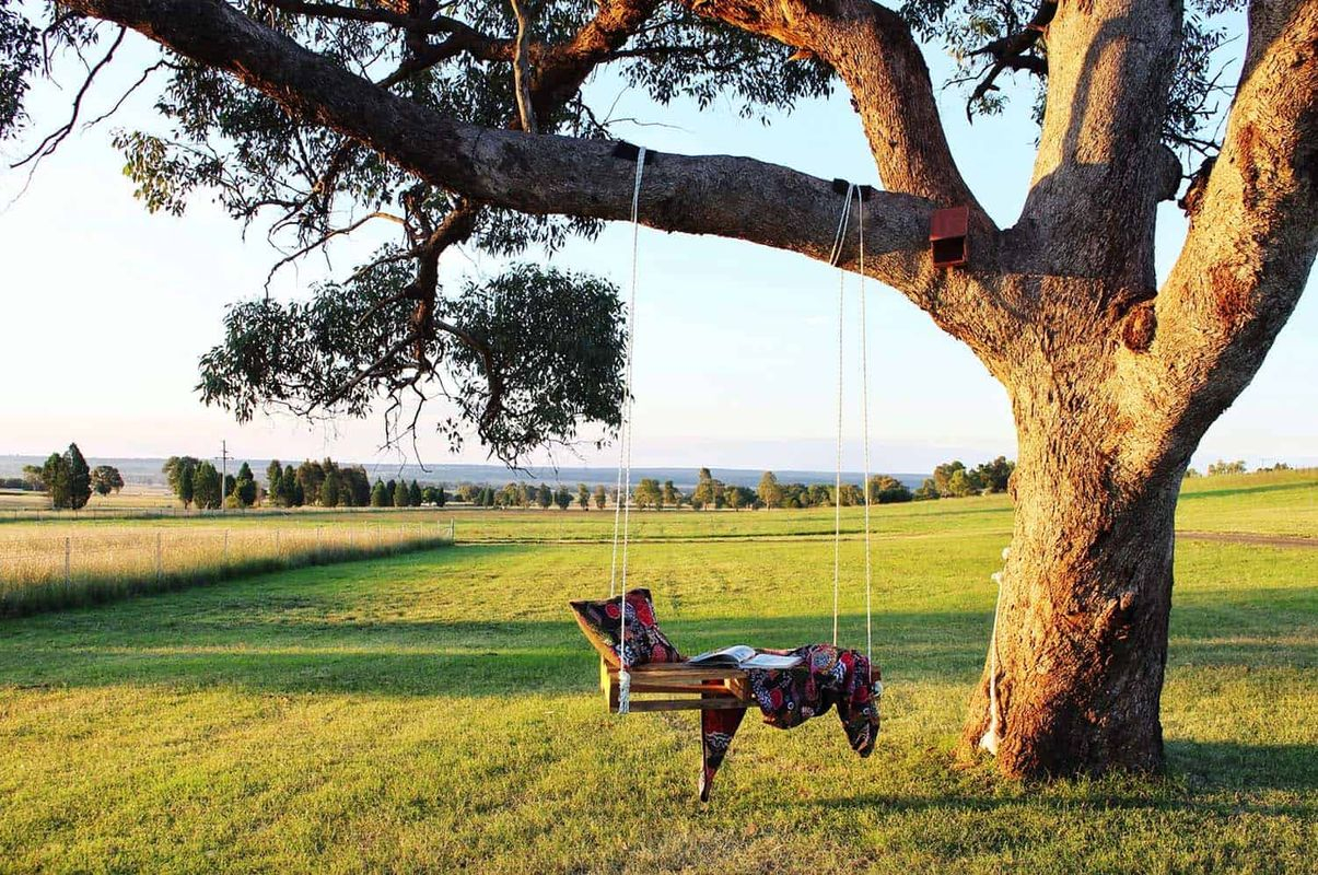 Diy pallet tree swing to create cozy garden in summer