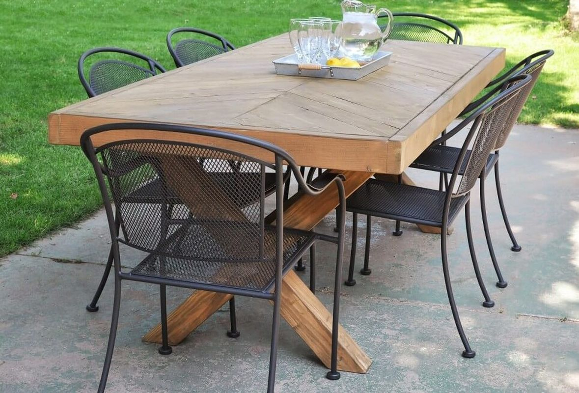 Diy outdoor dining table to complete your summer garden furniture