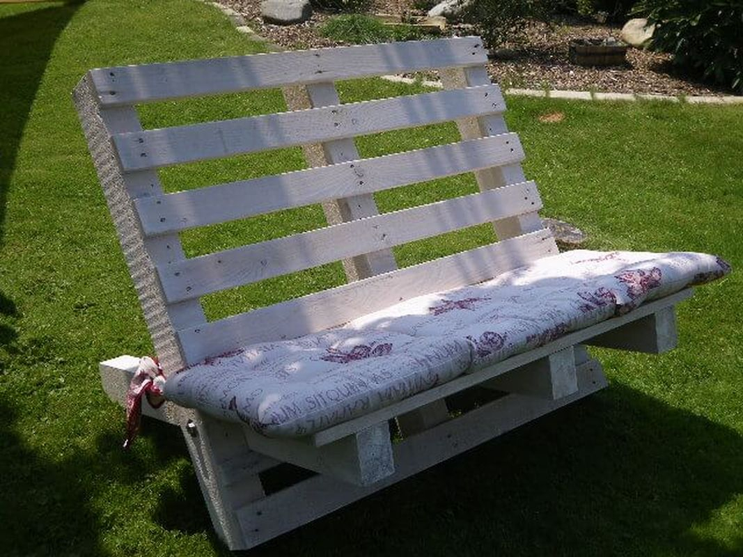 Outdoor furniture ideas with a diy bench that made of wood to make cozy summer garden