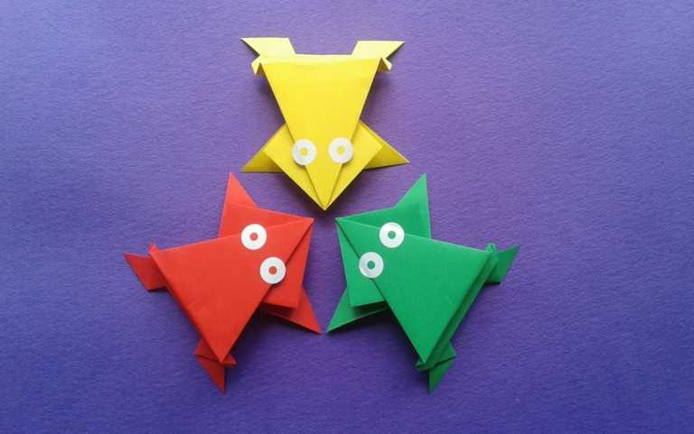 Stunning but easy paper craft ideas for kids with frog shape, red, yellow, and green color