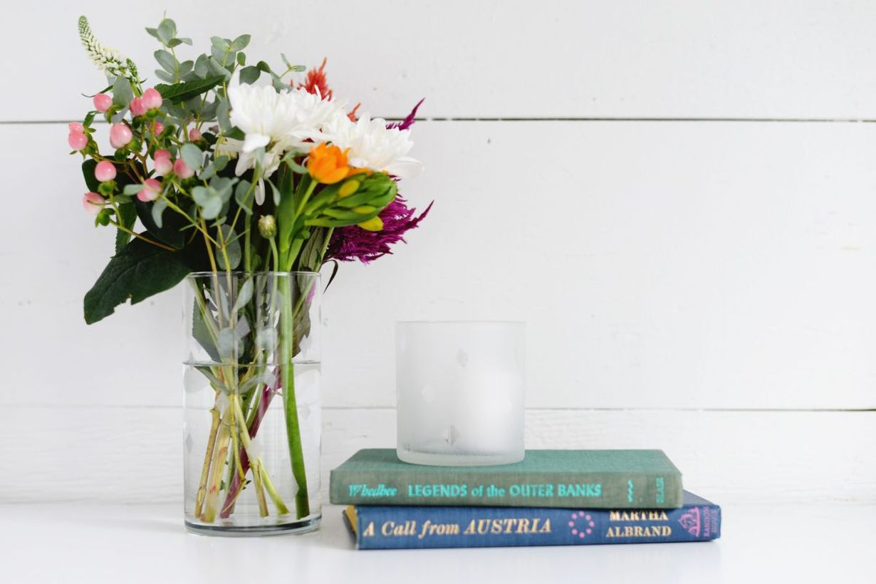 Diy flower vase with a tube shape, clear color, to make more room comfortable