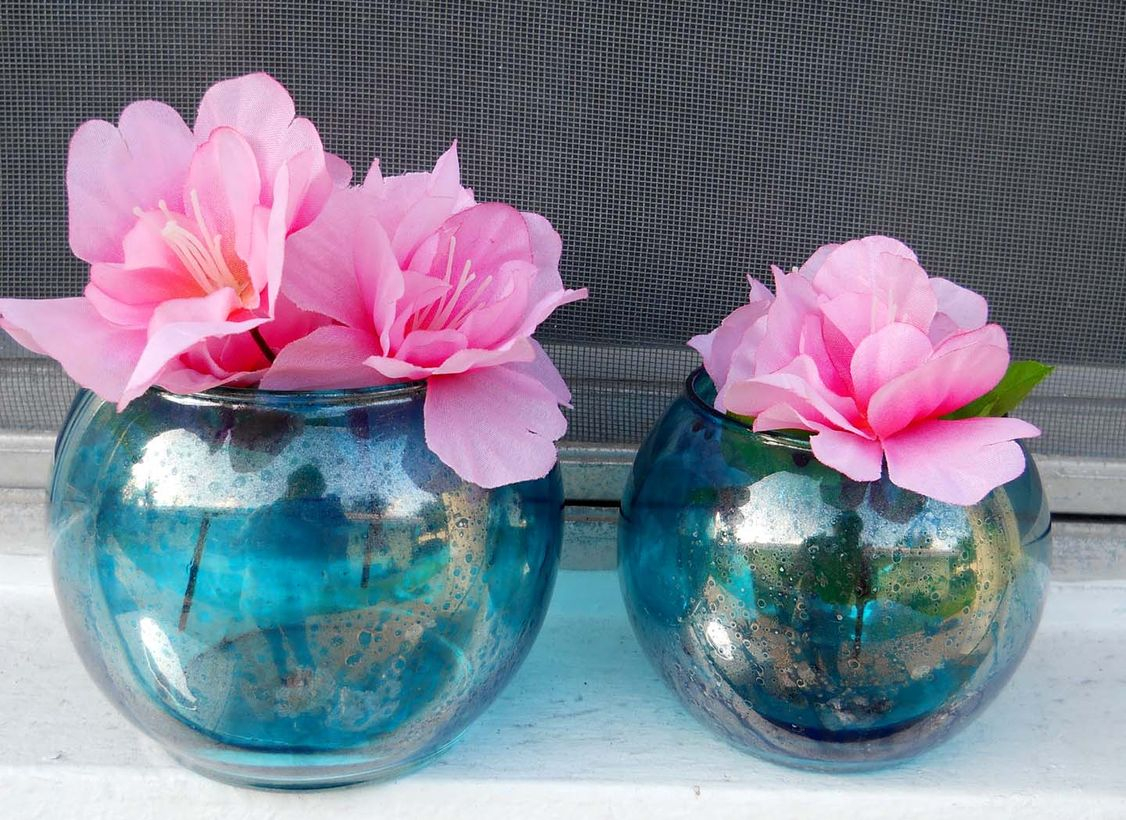 Diy glass flower vase with round shape, blue color