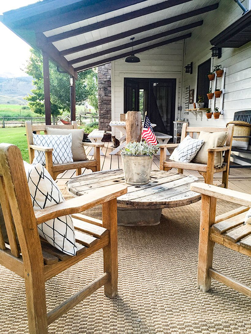 An amazing farmhouse porch furniture with wooden chairs and a round wooden table ideas to complete your front yard