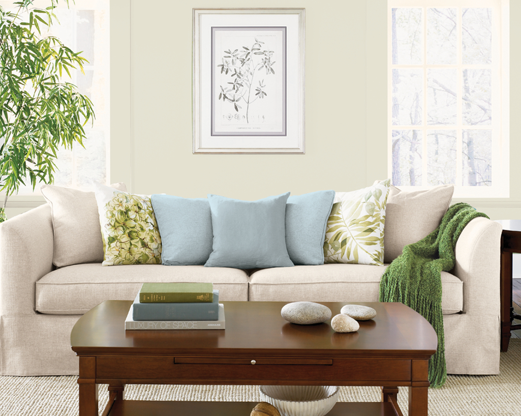An awesome off white color in the living room to make more beauty