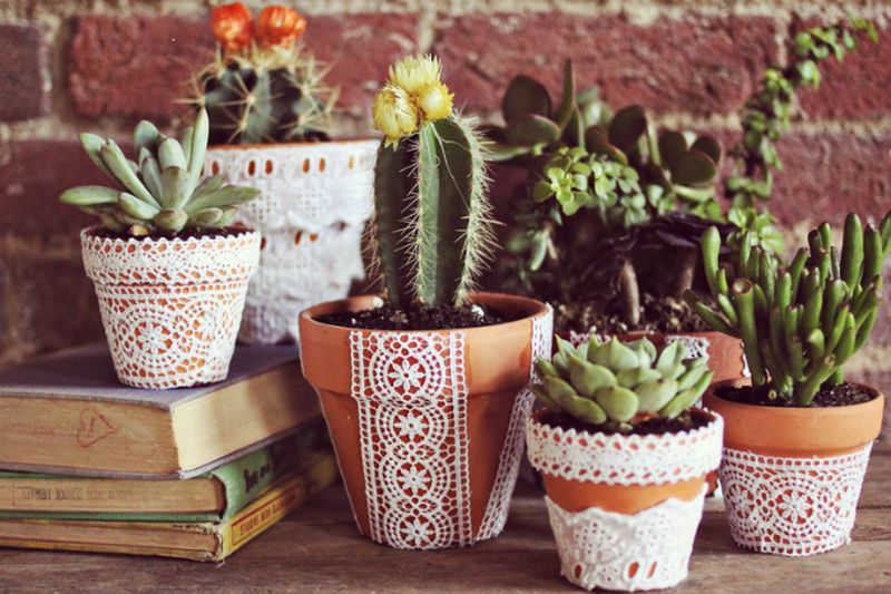 An amazing lace-adorned terracotta plant pots to perfect your garden