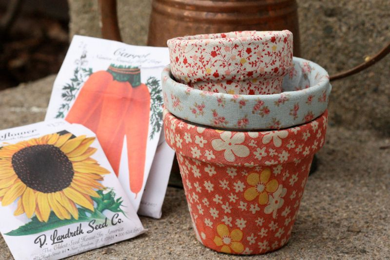 An awesome plastic terracotta pots with floral pattern to beautify your garden