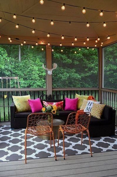 An awesome string lamps to beautify your porch
