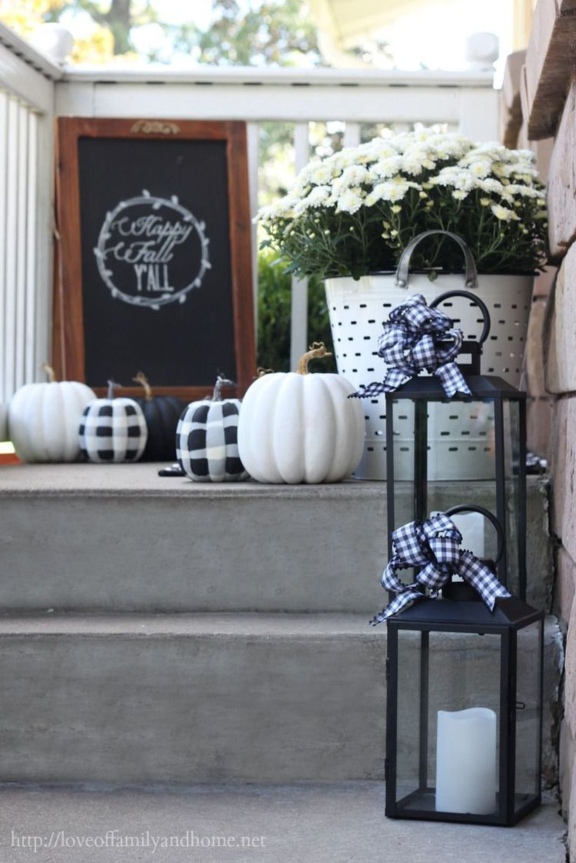 Beautiful porch ideas fall welcome signs with wooden slats, white pumpkin, white flower in white pot and ribbon lamp candle