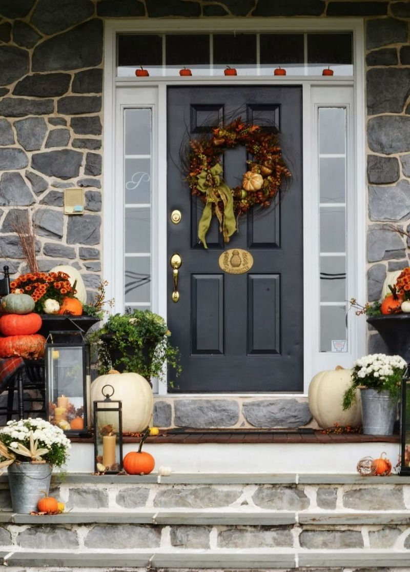 Cozy porch decoration ideas to match any home styles this fall 03