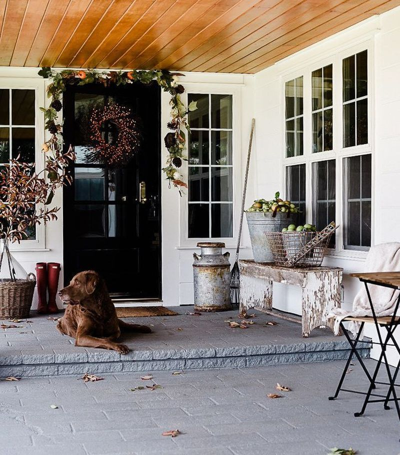 Cozy porch decoration ideas to match any home styles this fall 04