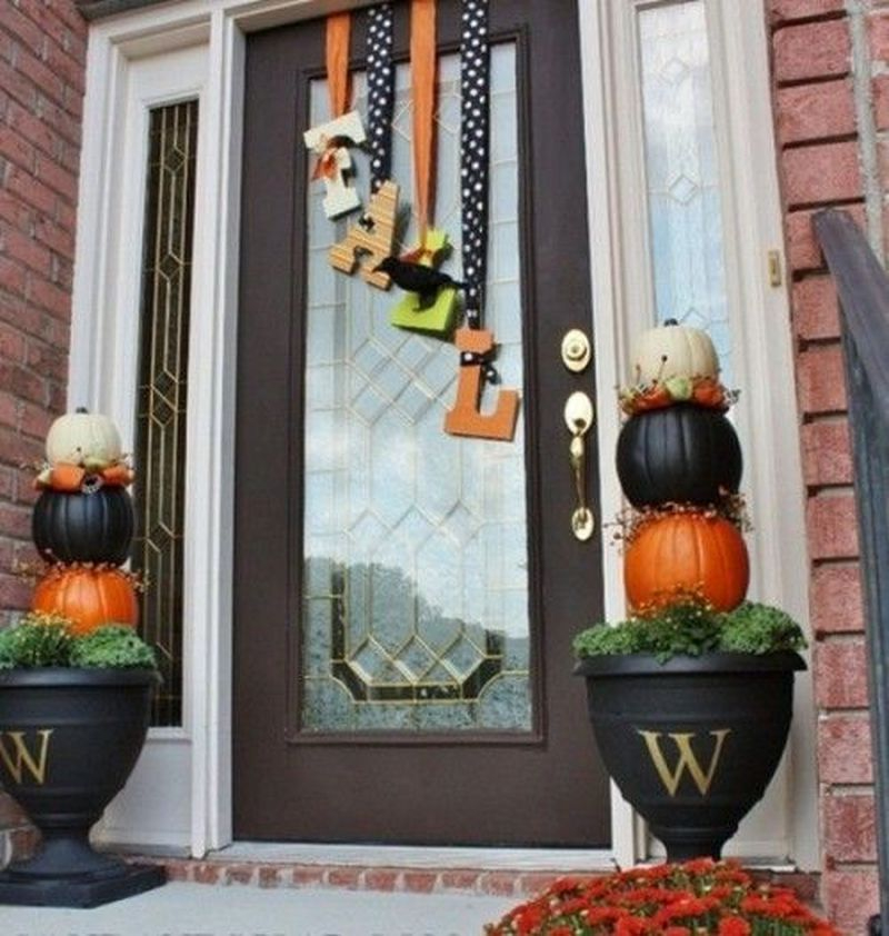 Cozy porch decoration ideas to match any home styles this fall 06