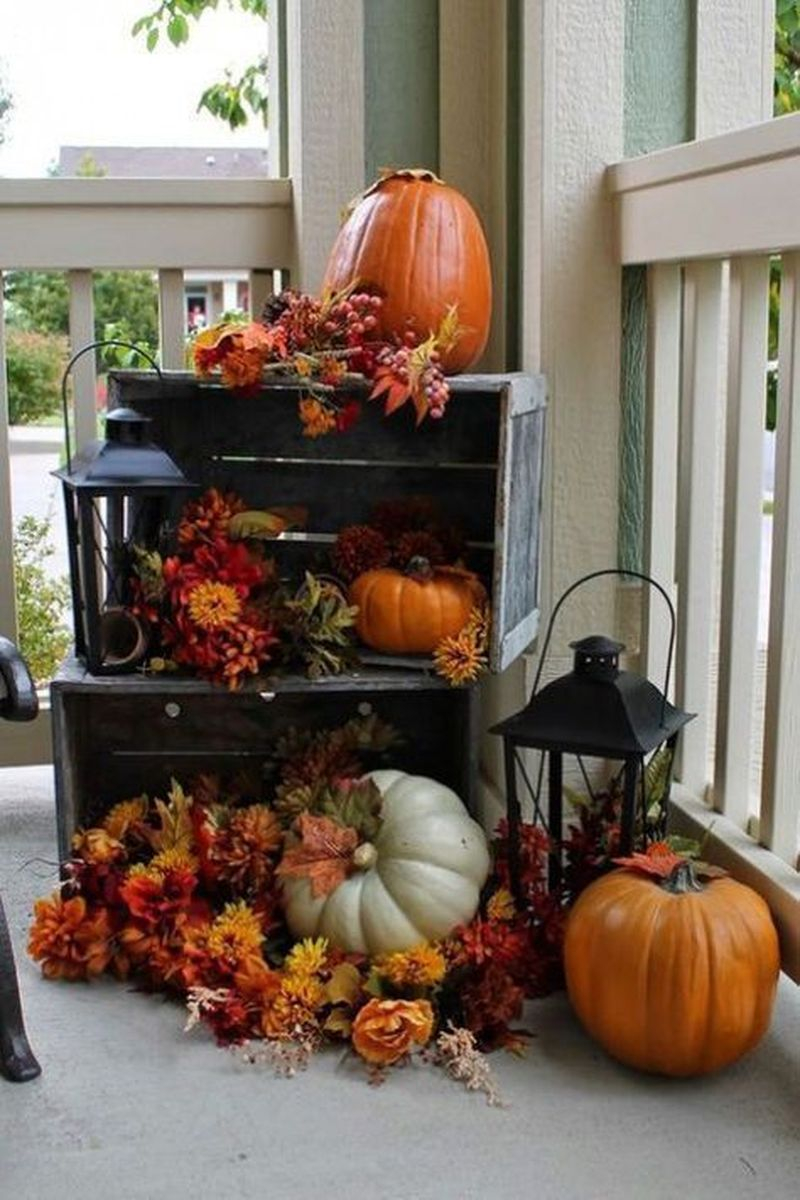 Cozy porch decoration ideas to match any home styles this fall 08