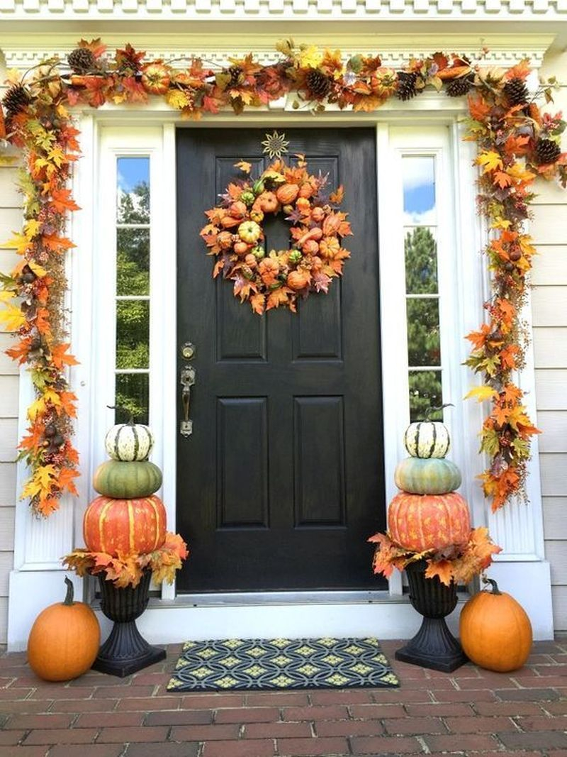 Cozy porch decoration ideas to match any home styles this fall 11