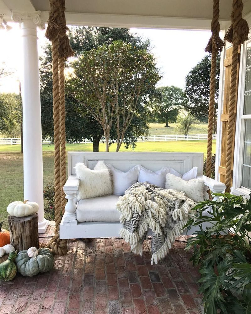 Cozy porch decoration ideas to match any home styles this fall 12