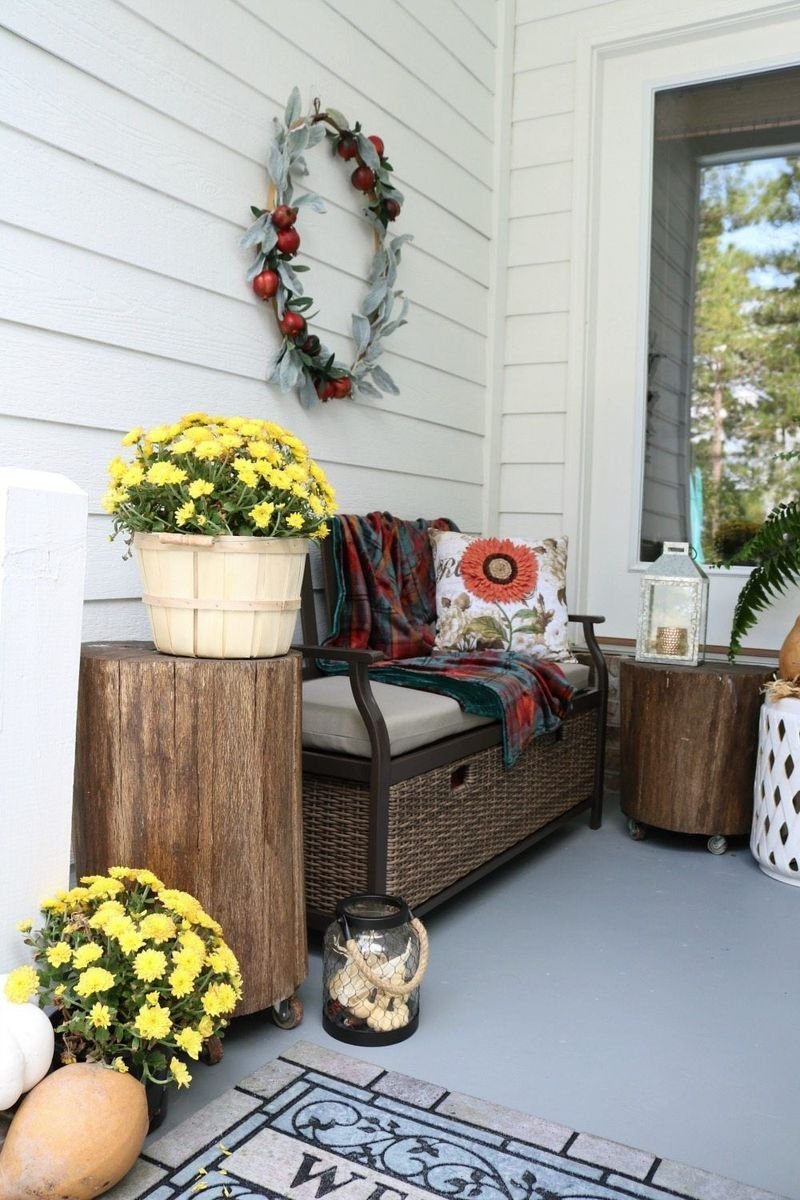 Cozy porch decoration ideas to match any home styles this fall 15