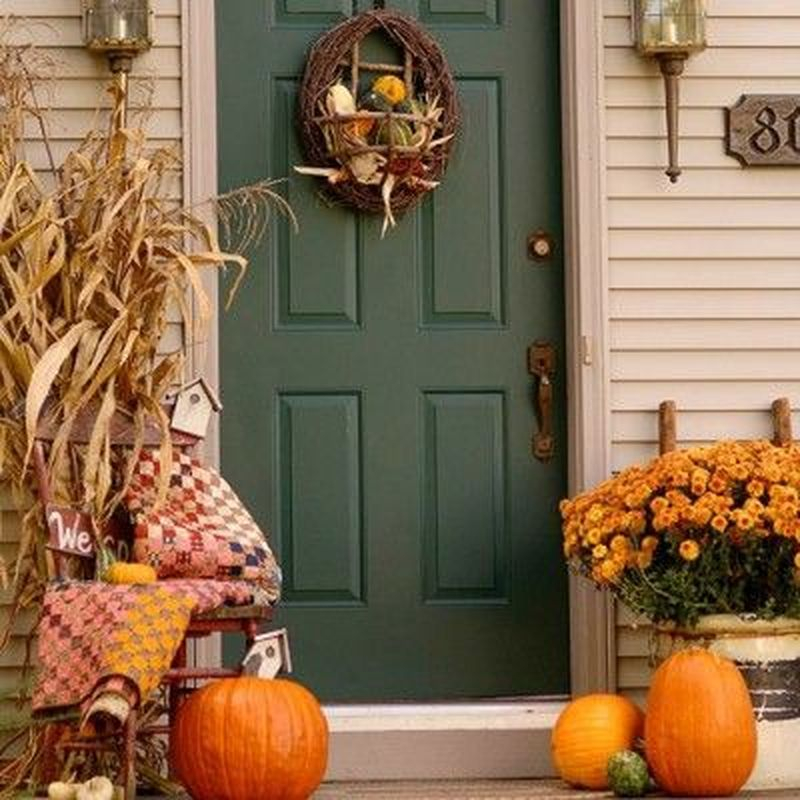 Cozy porch decoration ideas to match any home styles this fall 18
