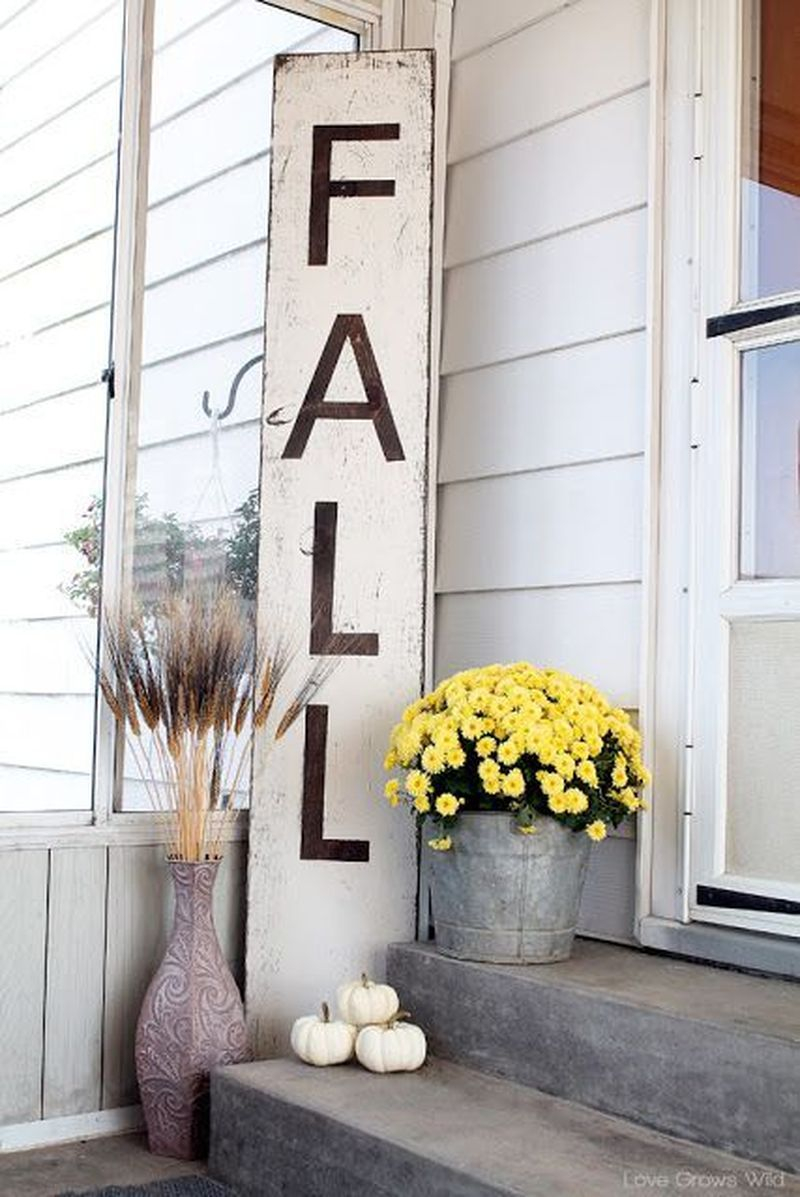 Cozy porch decoration ideas to match any home styles this fall 25