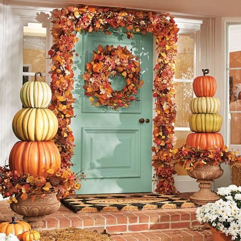 Cozy porch decoration ideas to match any home styles this fall 27