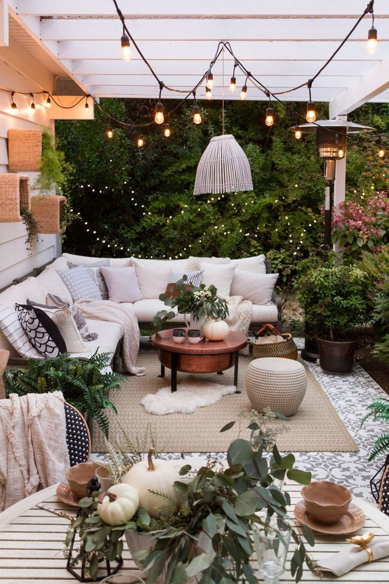 Cozy porch decoration ideas to match any home styles this fall 33