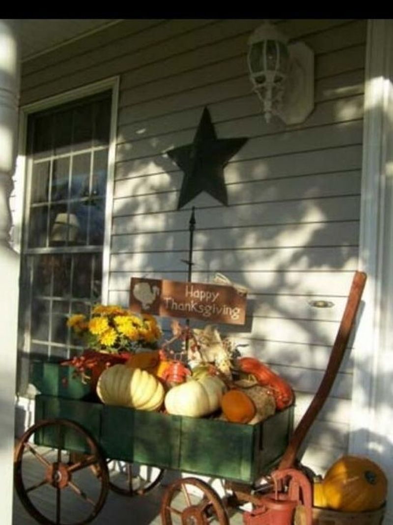 Cozy porch decoration ideas to match any home styles this fall 35