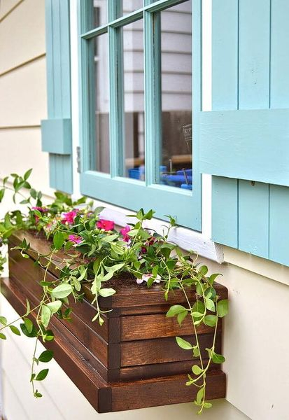 Creative homemade wood window flower box to inspire your decoration