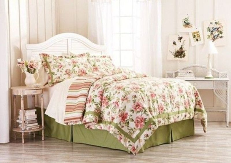 Lovely bedroom decoration combined with vase flower ornament to perfect your teen girl bedroom
