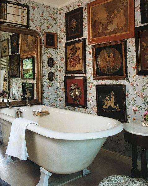 Walls gallery to complete your bathroom design