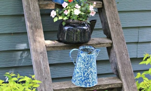 Pretty-vintage-planter-garden-ideas-with-rustic-ladder-and-used-teapots