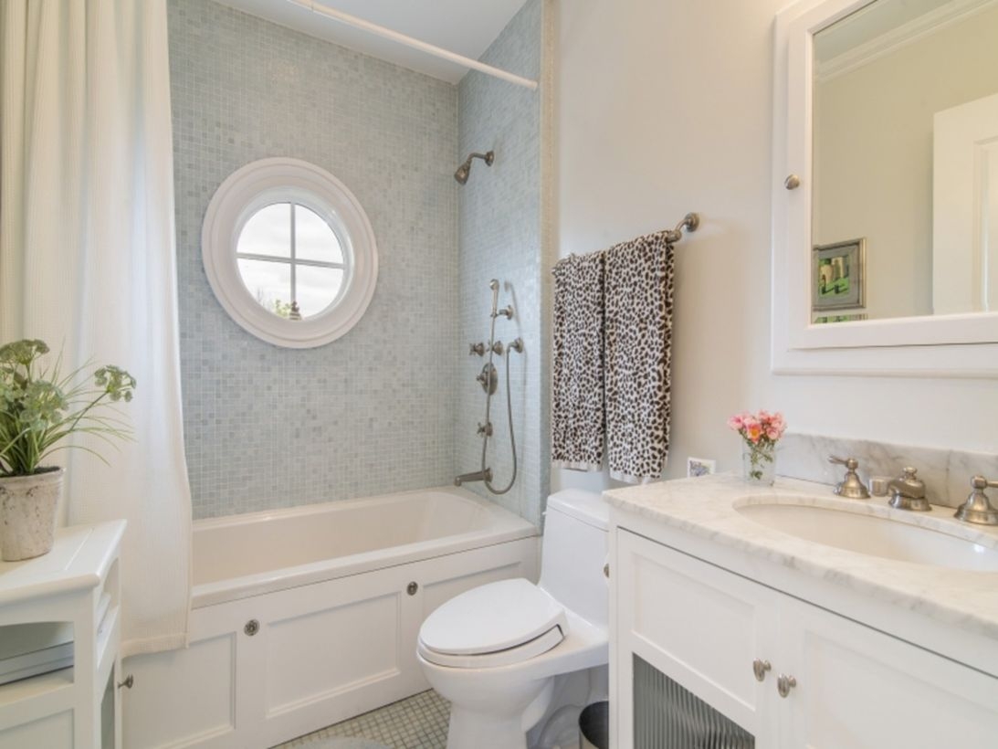 Adorable mosaic marble shower tile for your bathroom 02