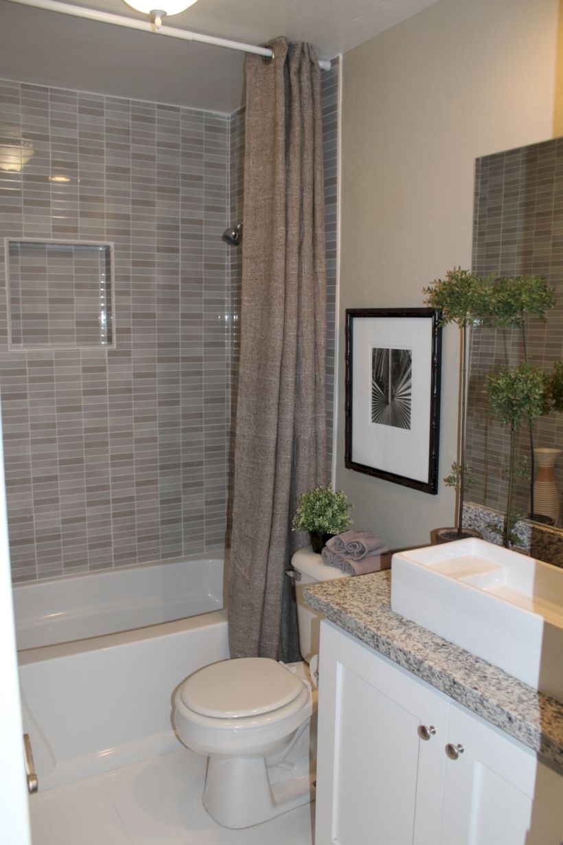 Adorable mosaic marble shower tile for your bathroom 16