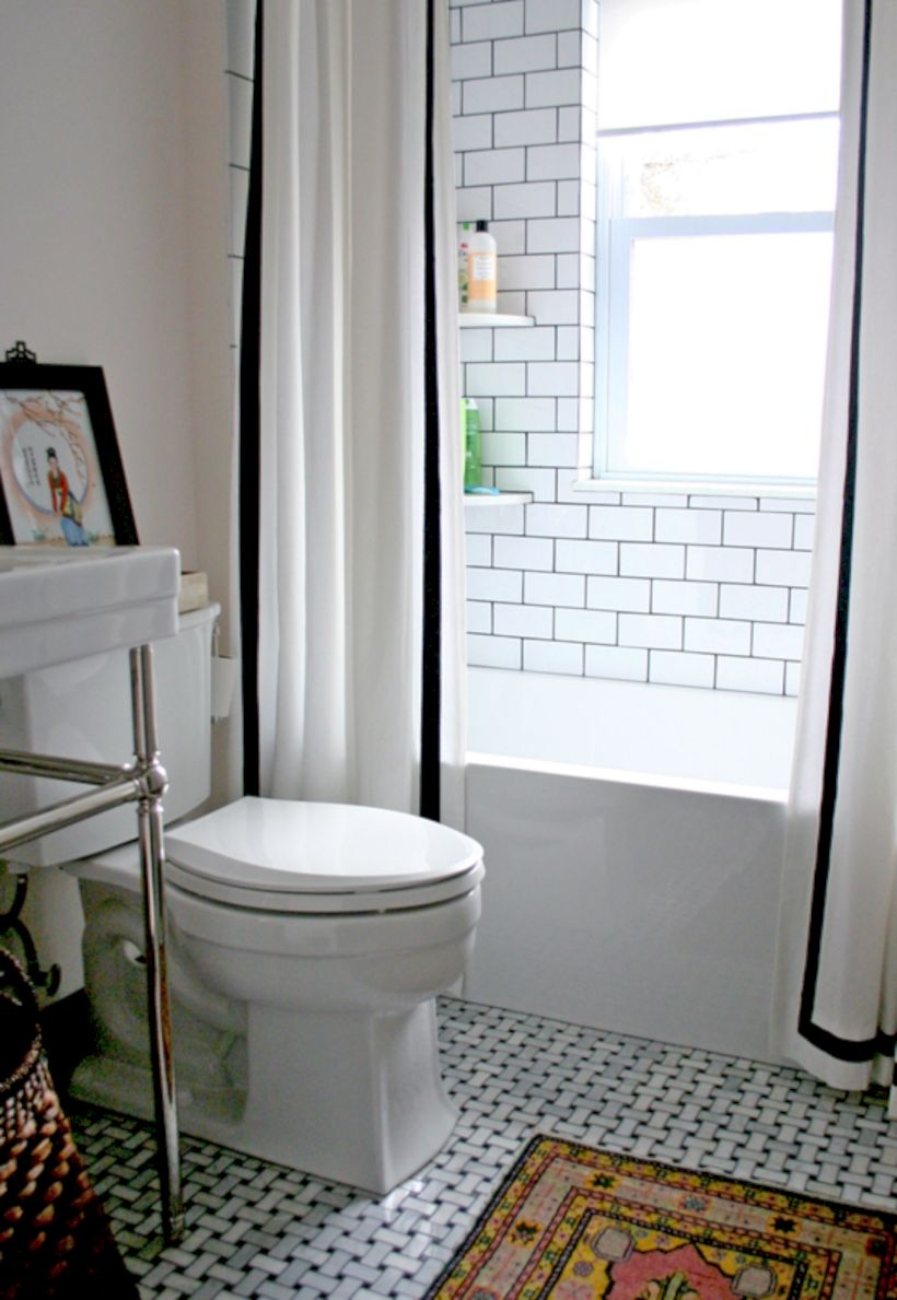 Adorable mosaic marble shower tile for your bathroom 25