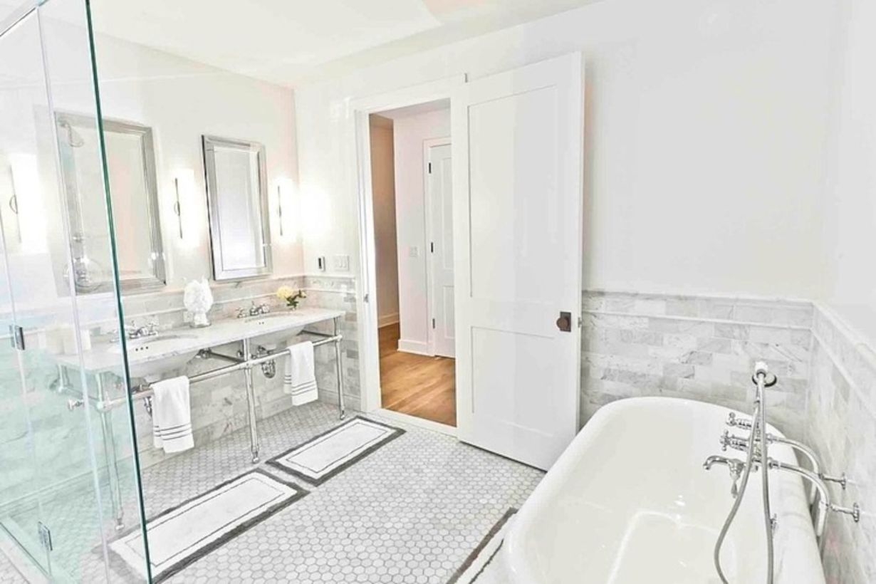 Adorable mosaic marble shower tile for your bathroom 34