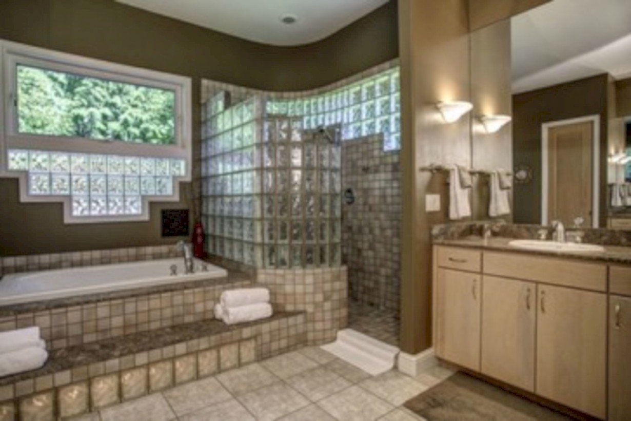 Amazing doorless shower design ideas 08