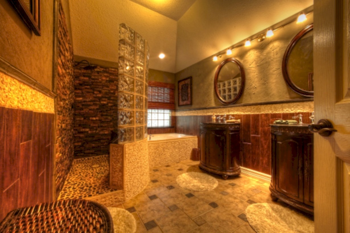 Amazing doorless shower design ideas 18