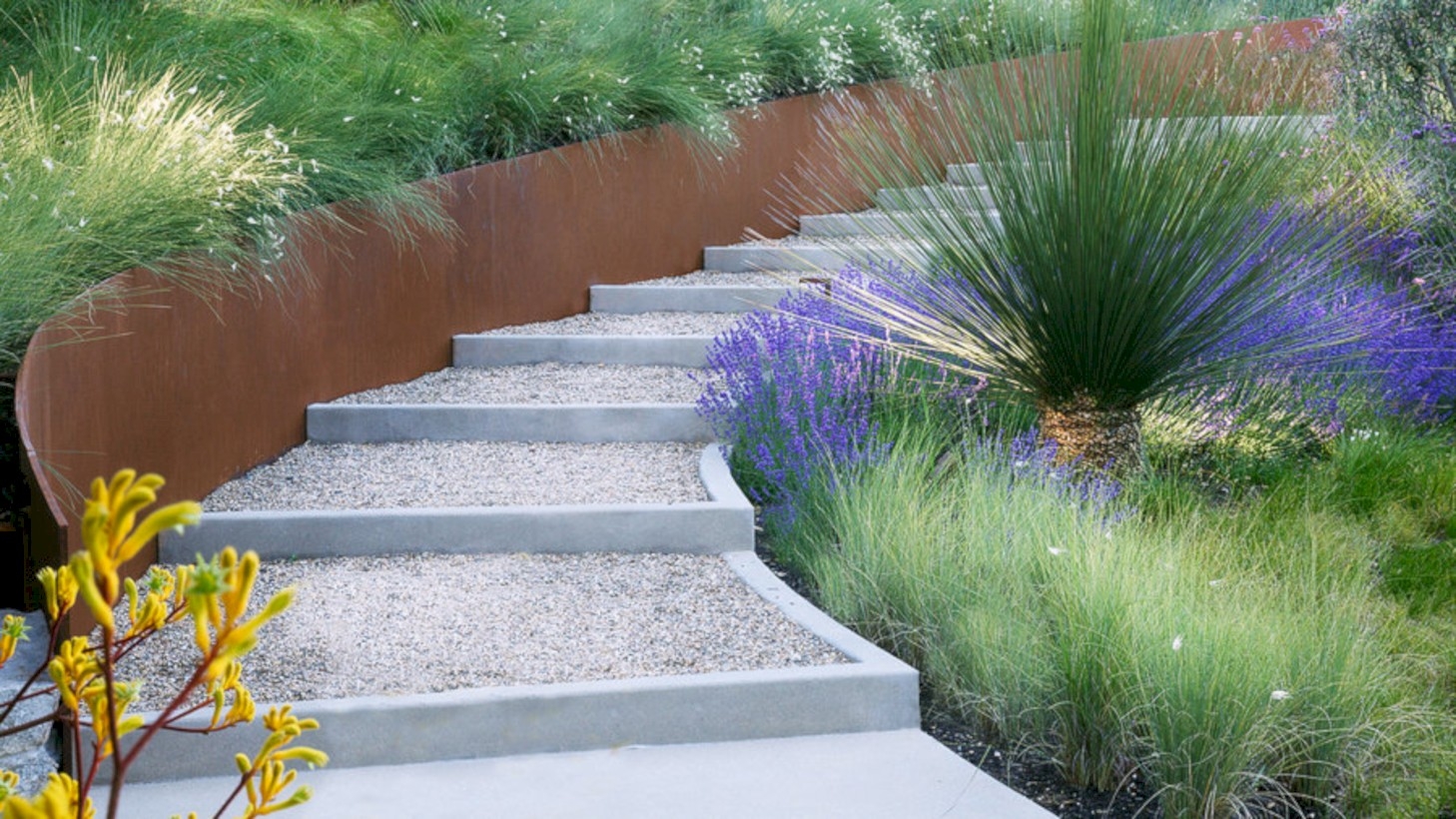 Best garden walkway to envy your visitor 14