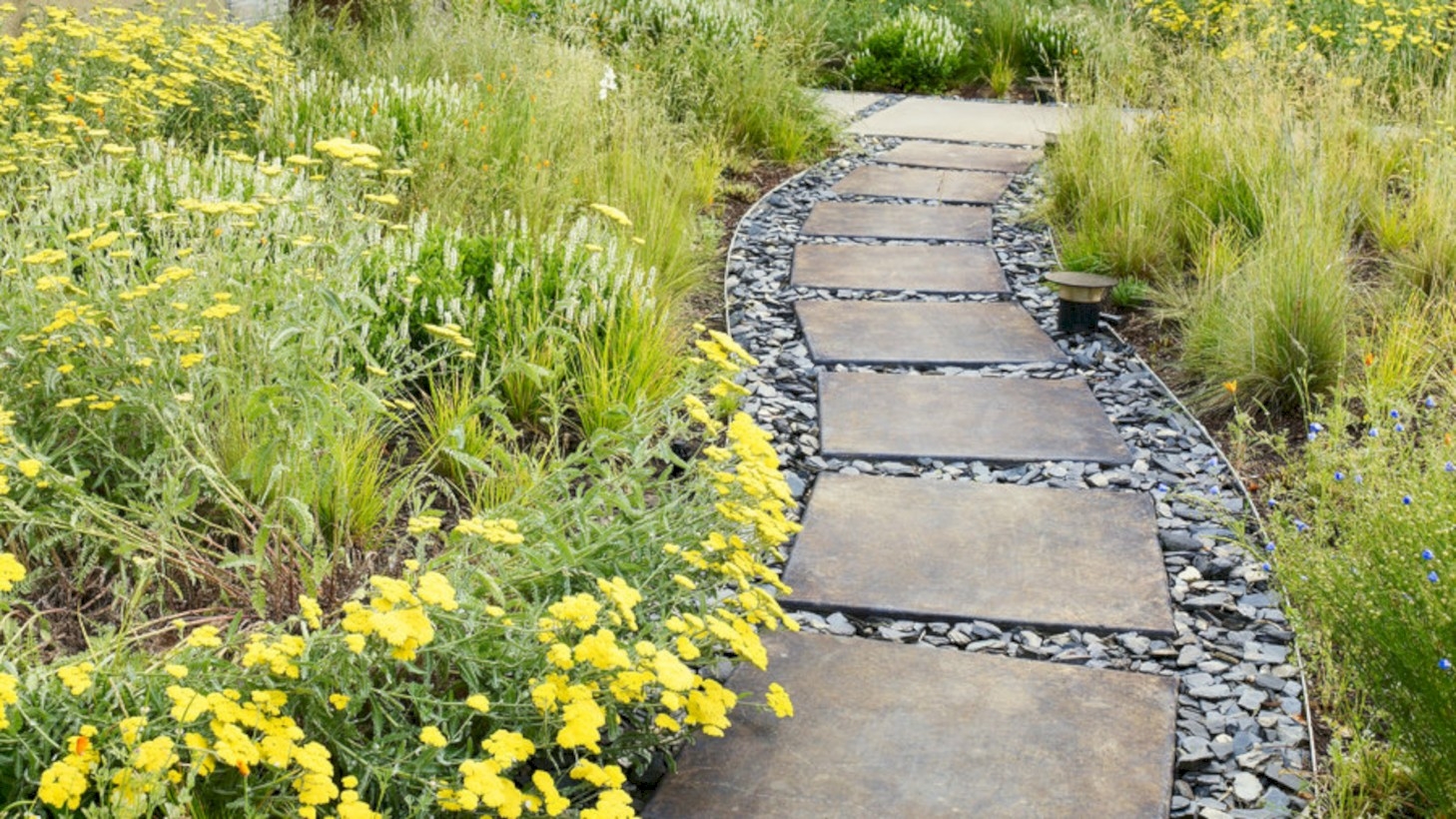 Best garden walkway to envy your visitor 20