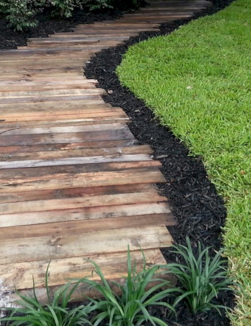 Best garden walkway to envy your visitor 25