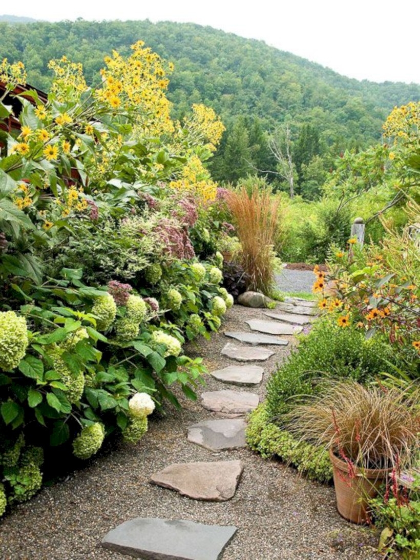 Best garden walkway to envy your visitor 28